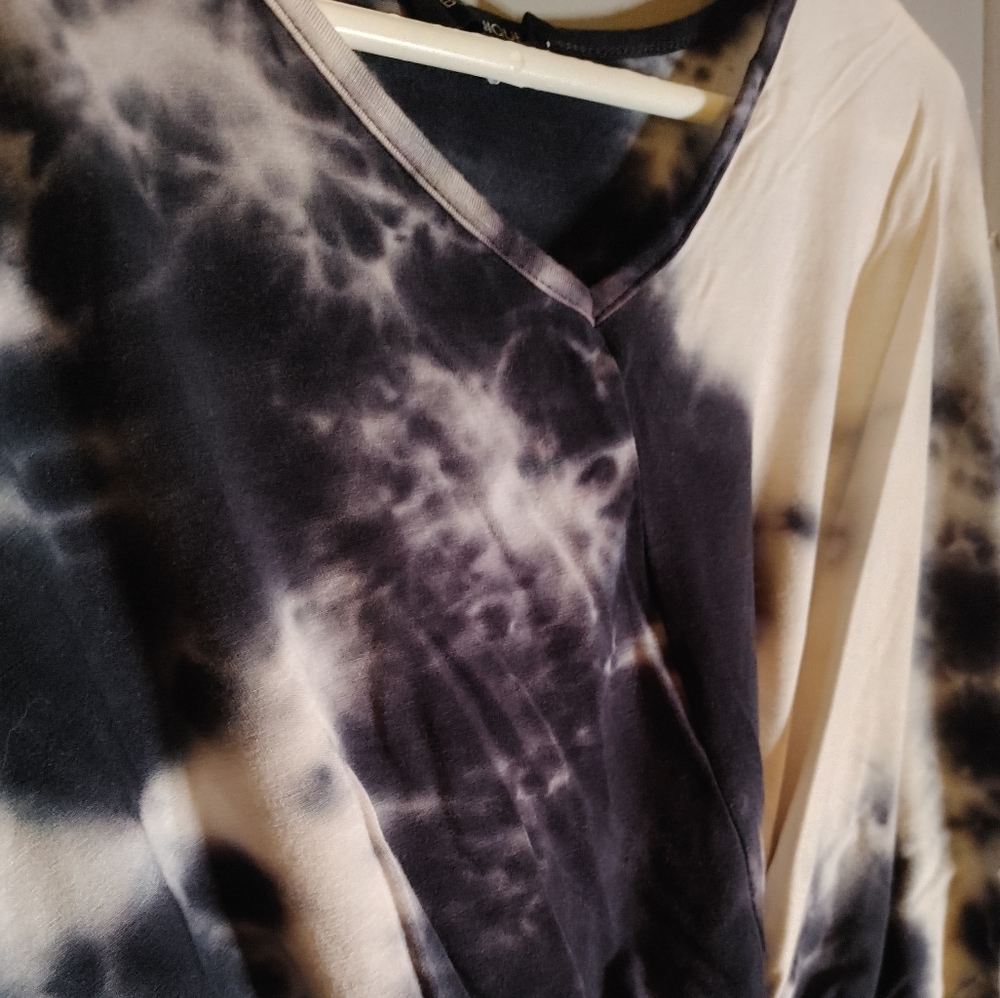 3/$20 Botanique Ink Blotch High Low tee - Picture 2 of 6